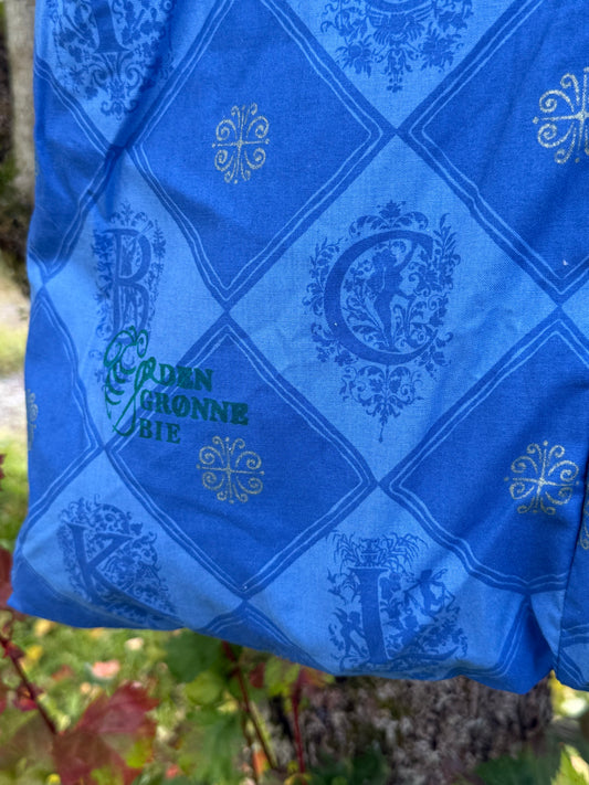 Totebag blå med bokstaver