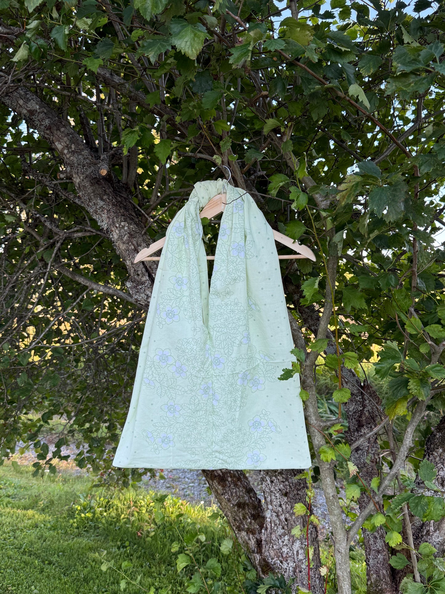 Totebag grønn blomster og prikker