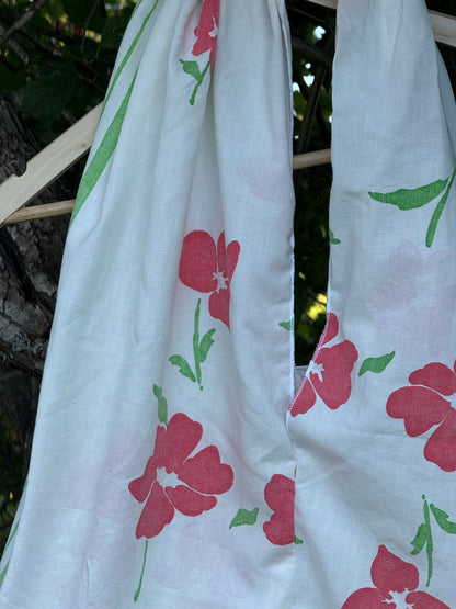 Totebag hvit med røde blomster