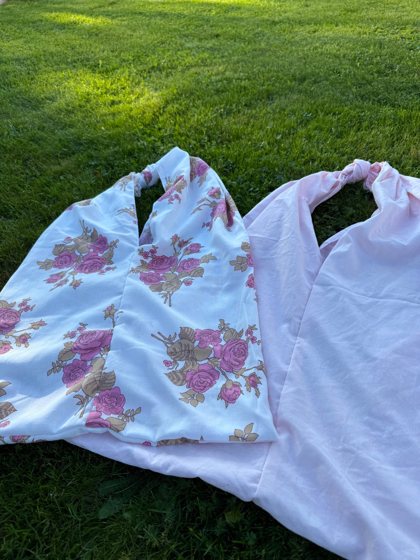 Totebag rosa med lyse blomster