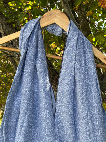 Totebag lyse blå med hvite blomster