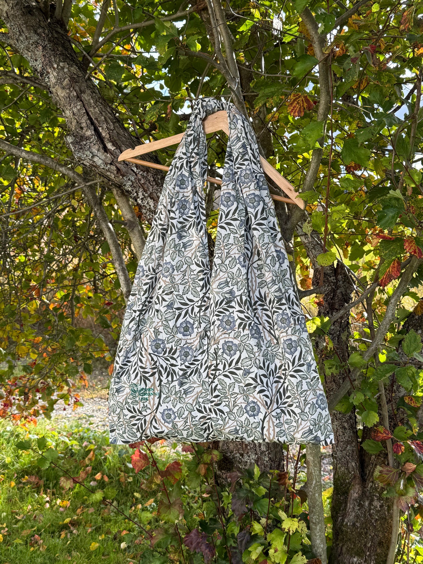 Totebag grønn og blå blomster