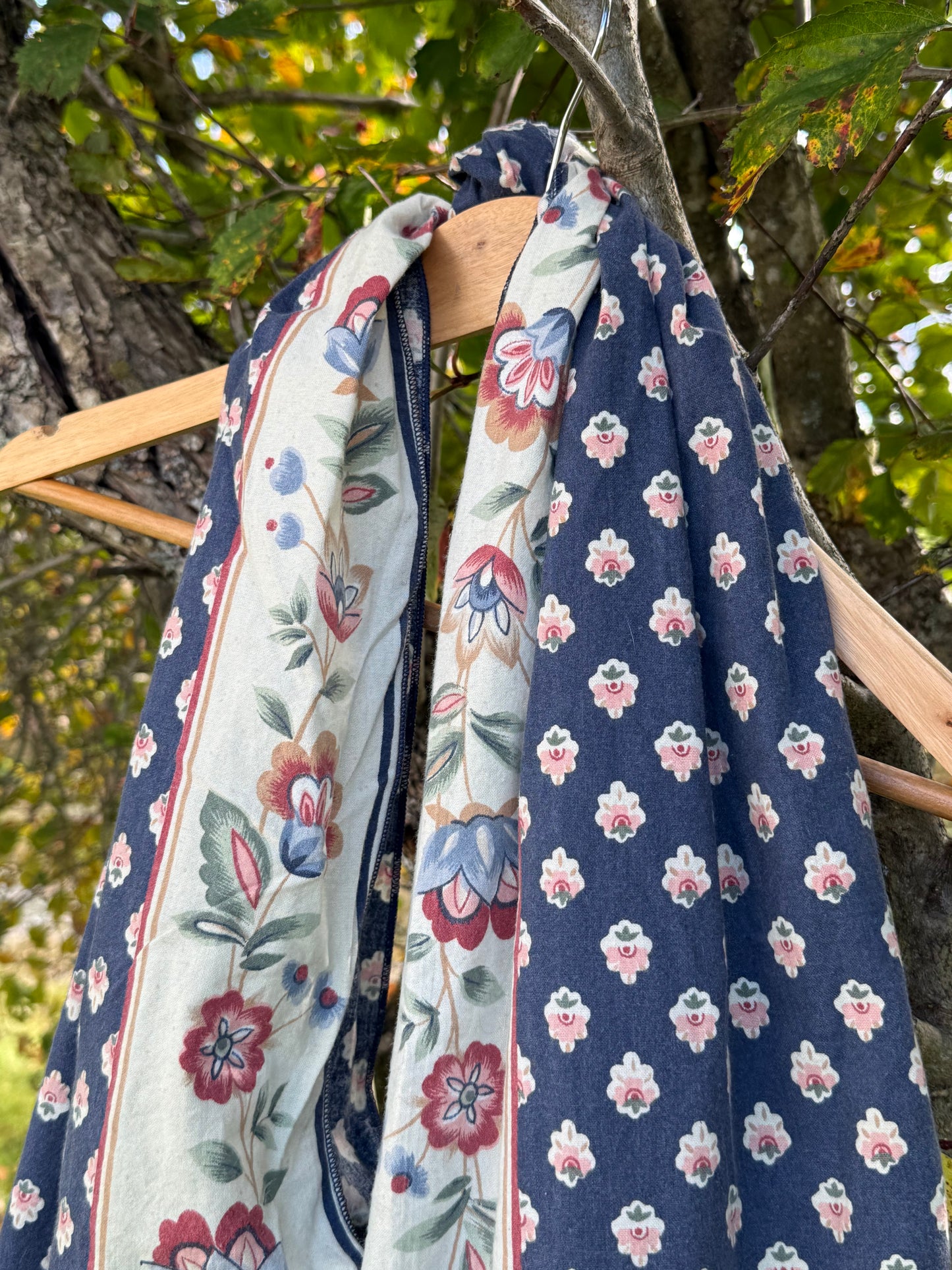 Totebag blå med blomster rekke