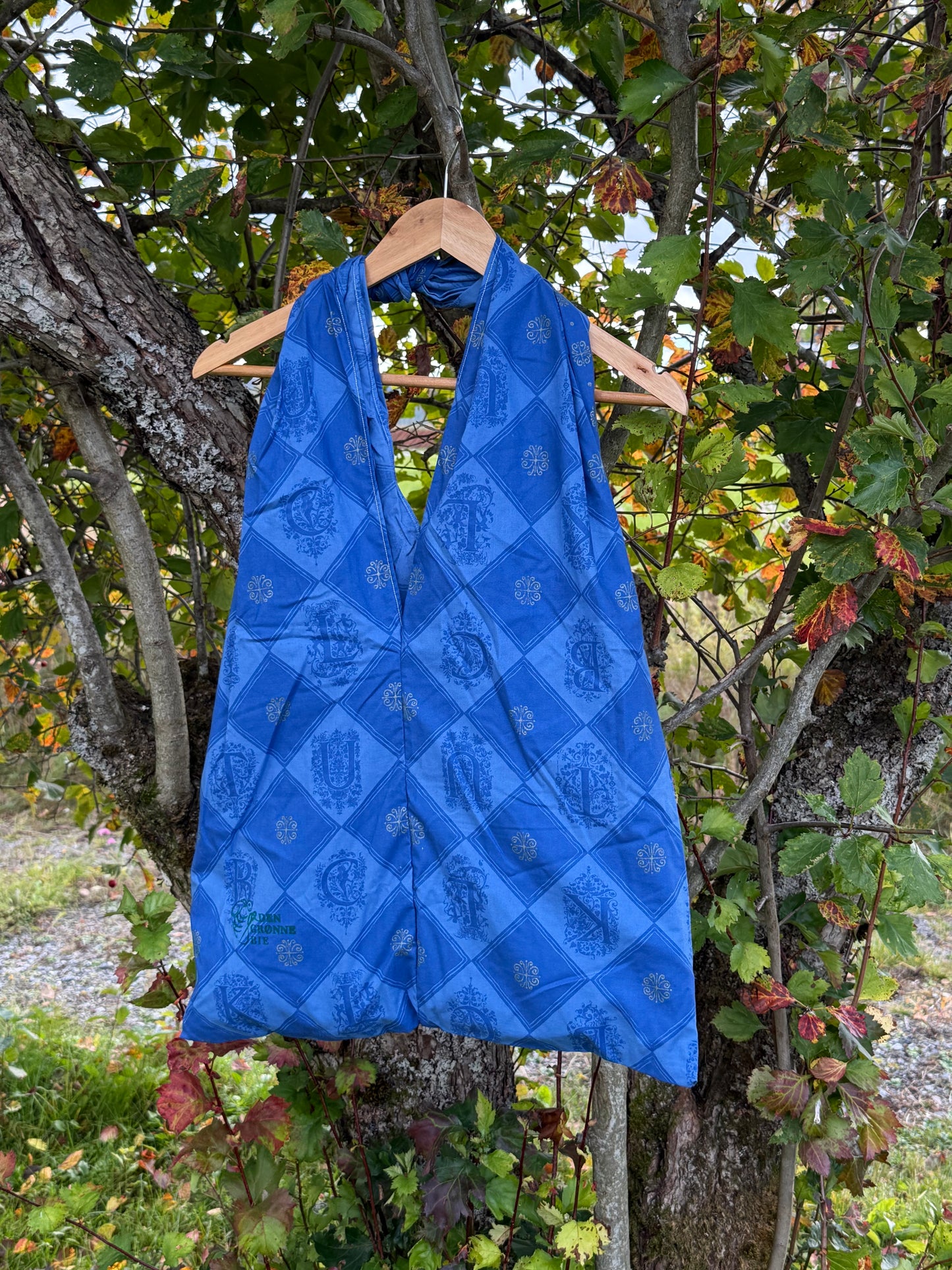 Totebag blå med bokstaver