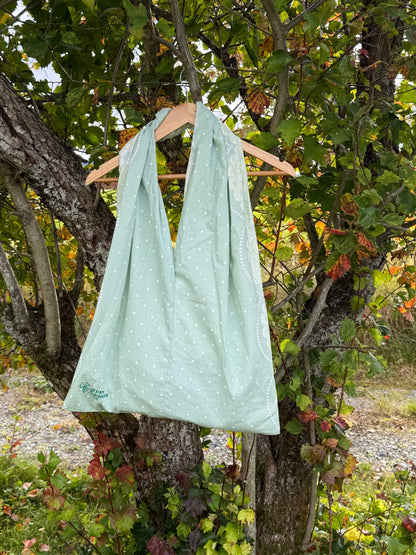 Totebag mørk grønn prikker og blomster