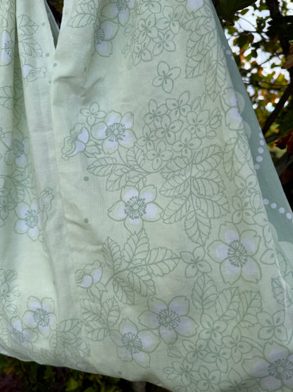 Totebag mørk grønn prikker og blomster