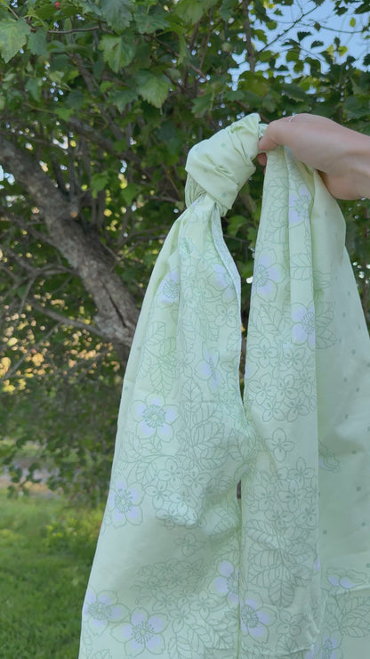 Totebag grønn blomster og prikker